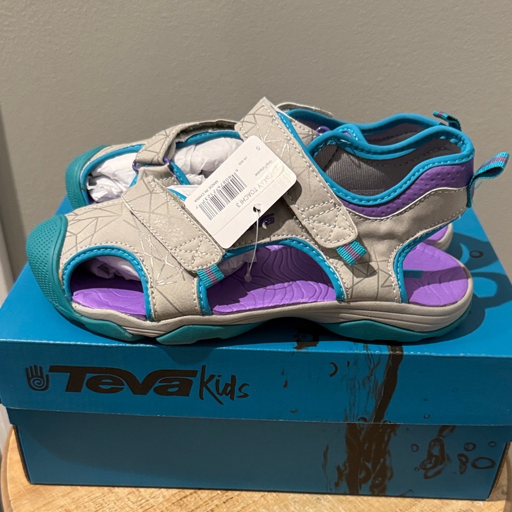 Teva Sandals J Toachi 3 size 5 big kid